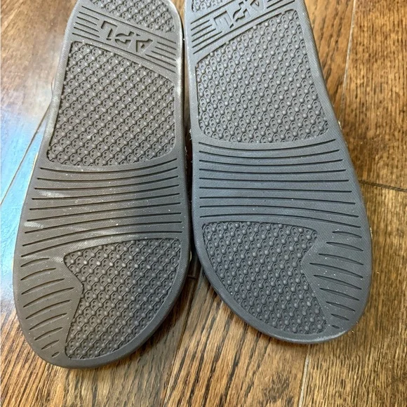 APL Brown Cow hair Slide Sandals. Size 6. Brand New w/out box - Picture 4 of 4